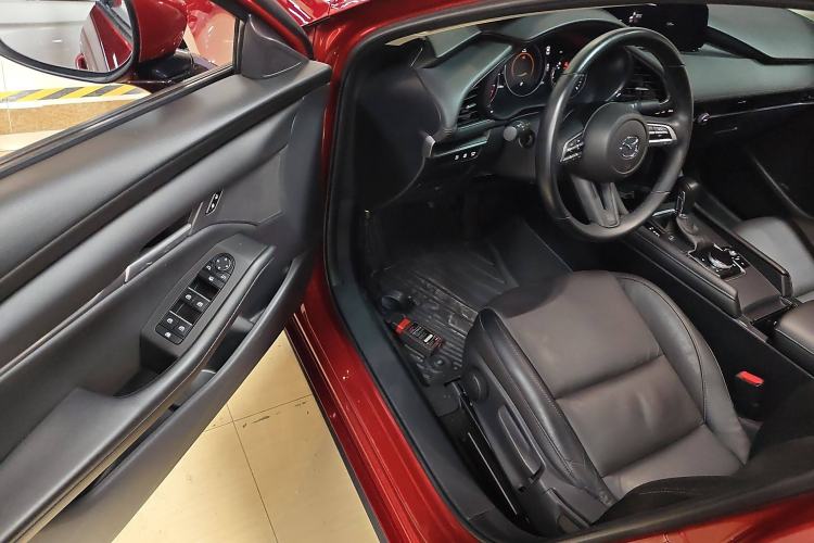 Used Mazda Mazda 3 Axela 2020 1.5L Automatic Luxury Version
