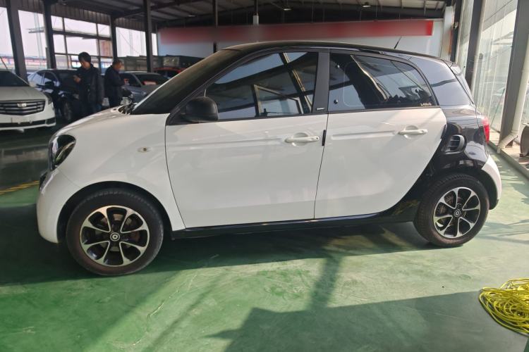 Used  forfour 2016 1.0L 52 kW Passion Edition
