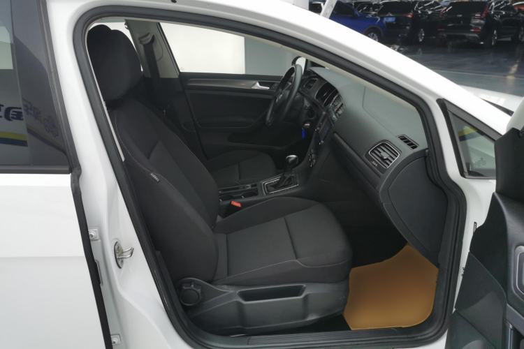 Used Volkswagen Golf 2016 1.6L Automatic Fashion Model