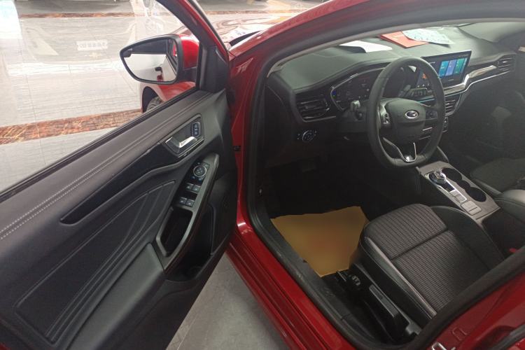 Used Ford Focus 2021 Hatchback EcoBoost 180 Automatic Titanium Edition
