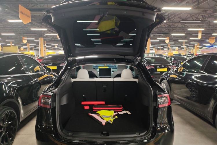 Used Tesla Model Y 2023 Rear-Wheel-Drive Version
