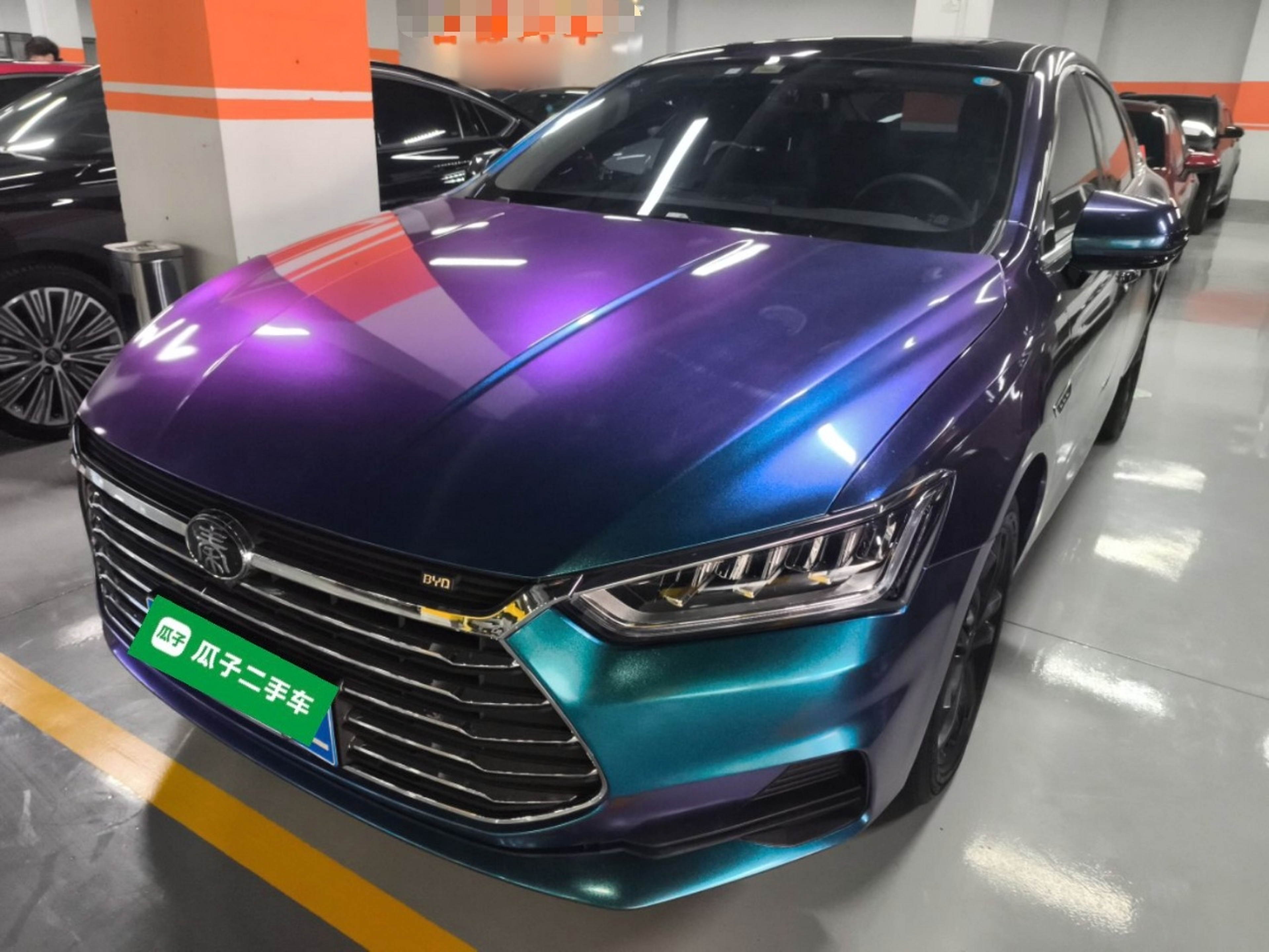 تحت مقدمة السيارة