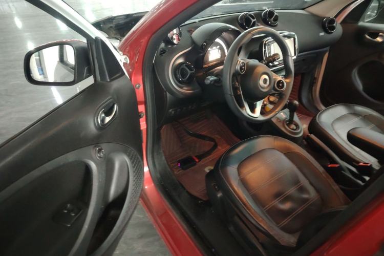 Used  forfour 2018 0.9T 66 kW Pioneer Edition
