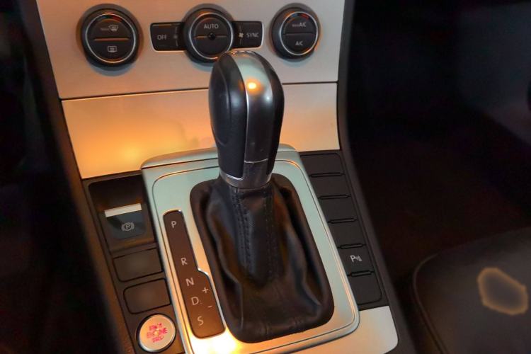 Used Volkswagen Magotan 2015 Revised Version 2.0 TSI Luxury Edition