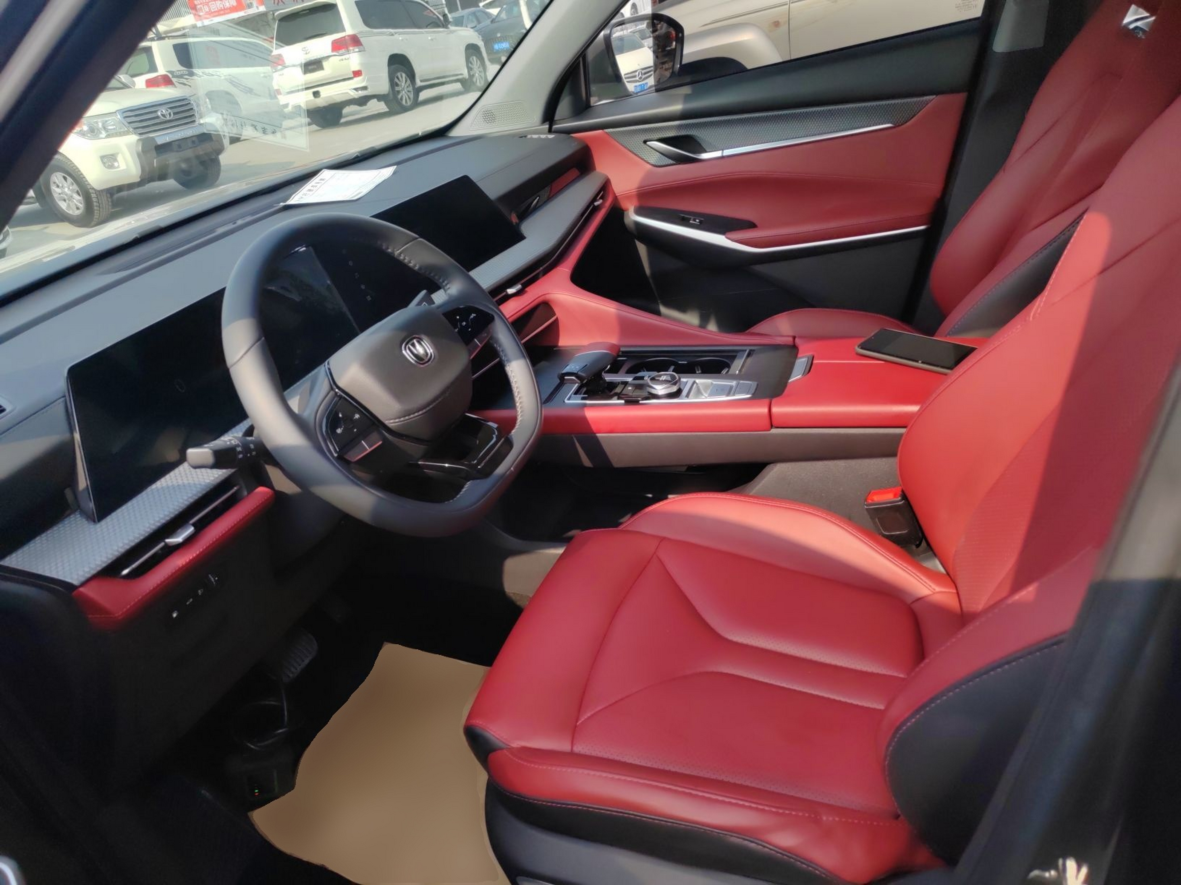 المقاعد الأمامية داخل السيارة