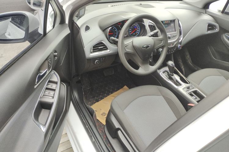 Used Chevrolet Cruze 2017 1.5L Automatic Pioneer Sunroof Edition
