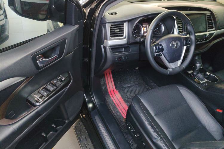 Used Toyota Highlander 2018 2.0T Four-Wheel Drive Luxury Edition 7 Seats China V Emission Standard
