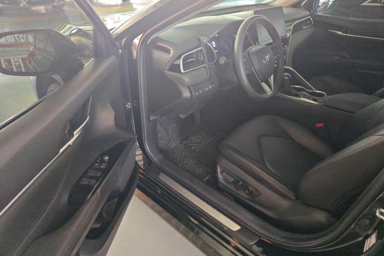 Used Toyota Camry 2021 2.0G Luxury Edition
