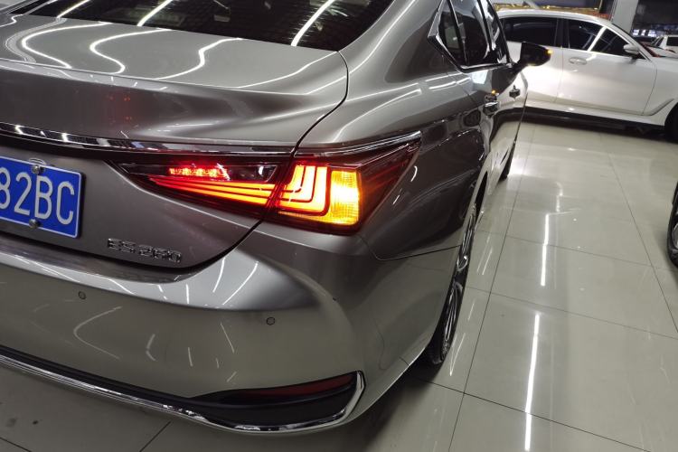 Used Lexus ES 2023 260 Excellence Edition
