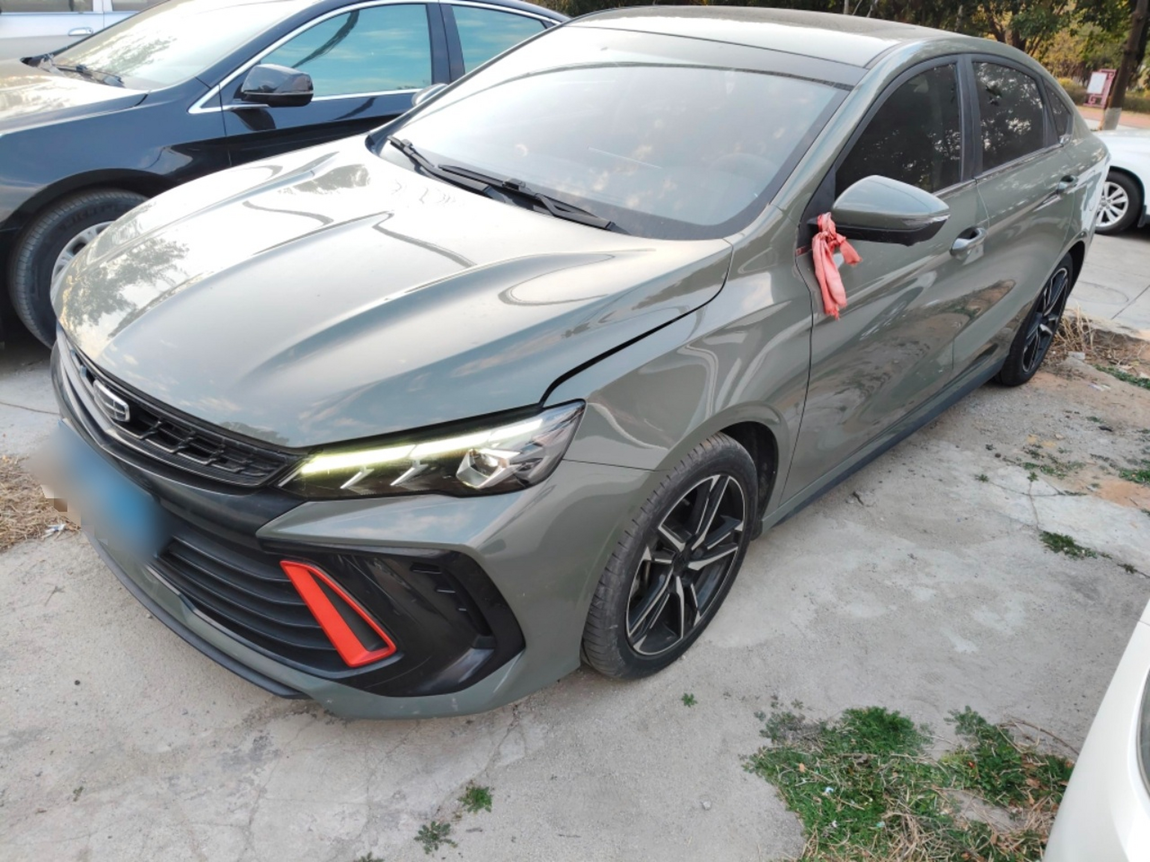 Под передней частью автомобиля