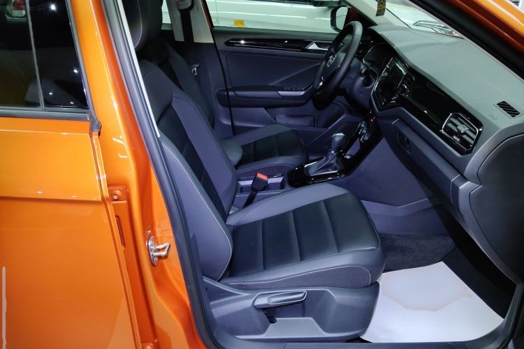 Used Volkswagen T-ROC 2019 280TSI DSG Two-Wheel Drive Comfort Version China VI Standard
