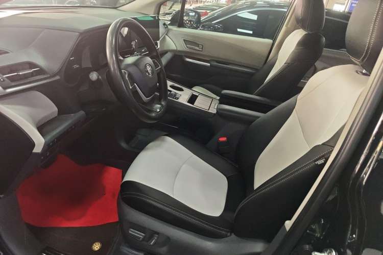 Used Toyota Sienna 2023 2.5L Hybrid Comfort Edition