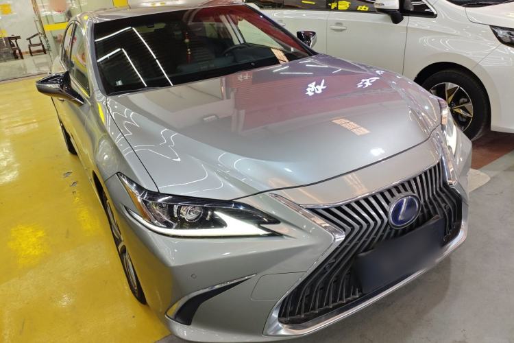 Used Lexus ES 2020 300h Premier Edition
