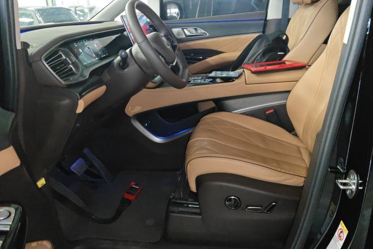 Used Denza D9 2024 DM-i 980 Four-Wheel Drive Prestige Model
