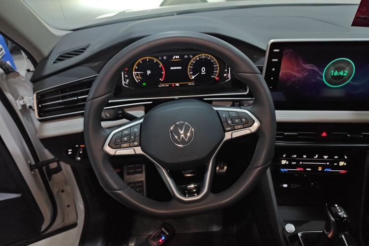 Used Volkswagen Tiguan L 2024 Outstanding Model 330TSI Automatic Two-Wheel Drive R-Line Dragon Glory Edition