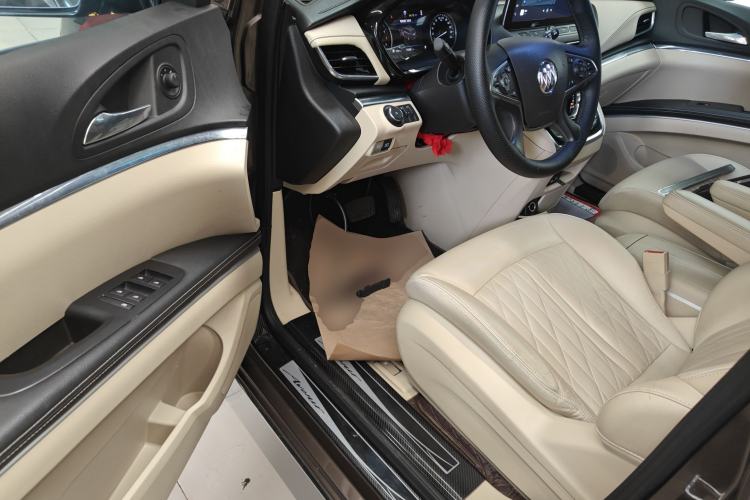 Used Buick GL8 2023 Facelifted Land Cruiser Executive Luxury Version
