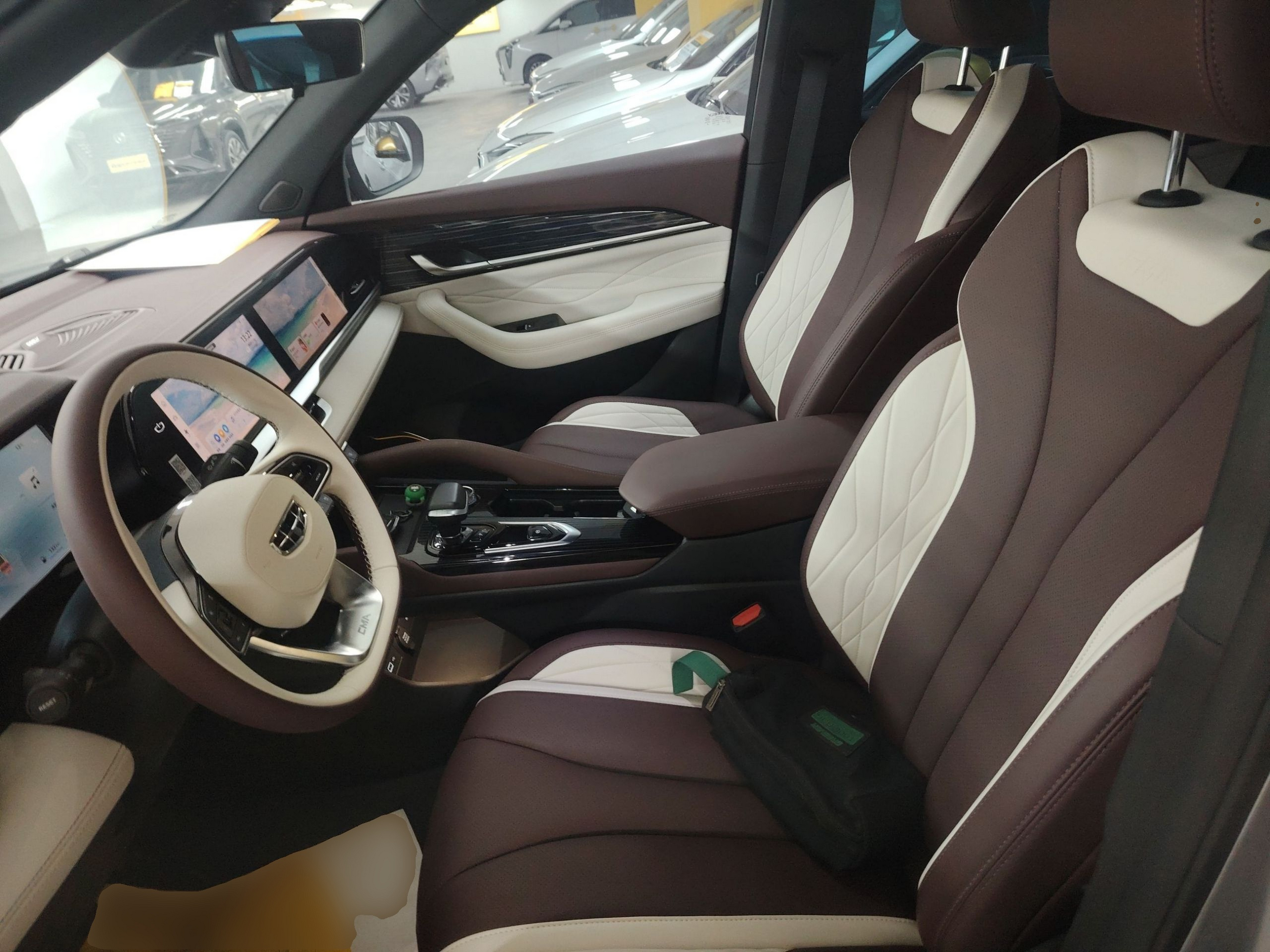 Переднее сиденье в автомобиле