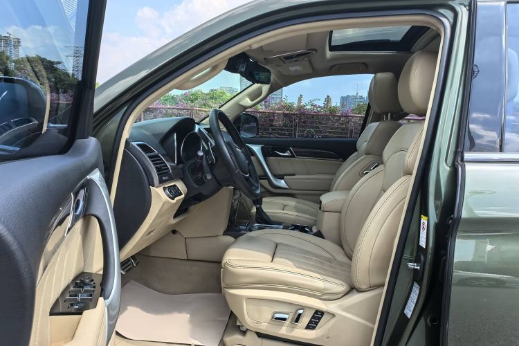 Used Haval H9 2015 2.0T Four-Wheel Drive Ultra-Luxury 7-Seater
