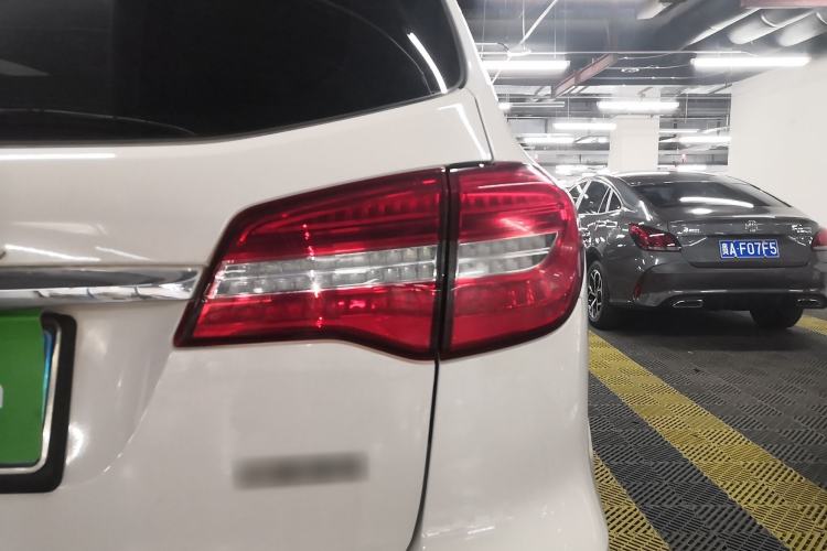 Used Haval H8 2015 2.0T two-wheel drive Comfort trim level