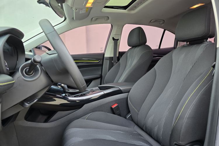 Used Roewe i5 2021 1.5L CVT Platinum Edition
