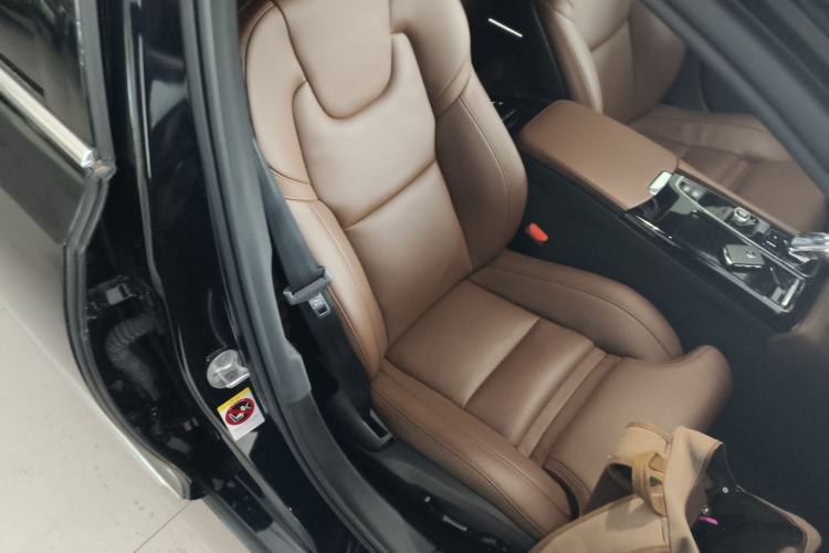 Used Volvo S90 New Energy 2025 Plug-in Hybrid Four-Wheel Drive Long-Range Luxury Smart Edition
