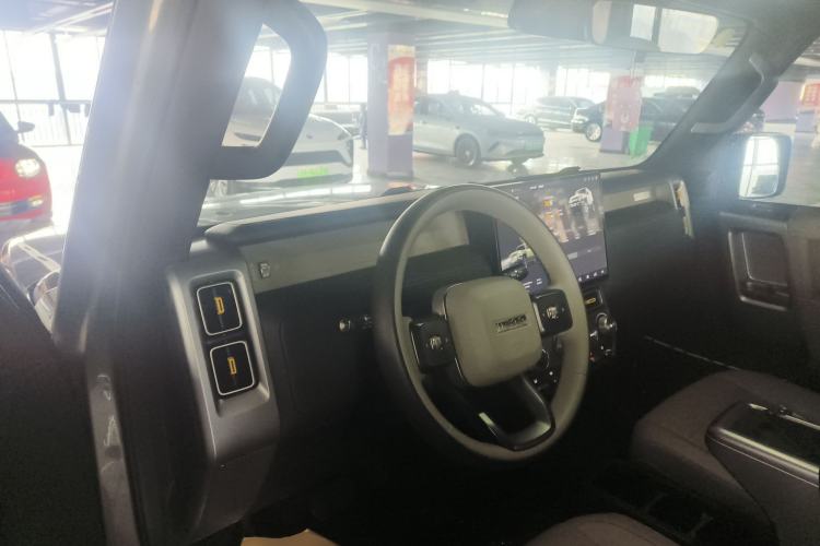 Used  V23 2025 501 Four-Wheel Drive Intelligent Driving Version
