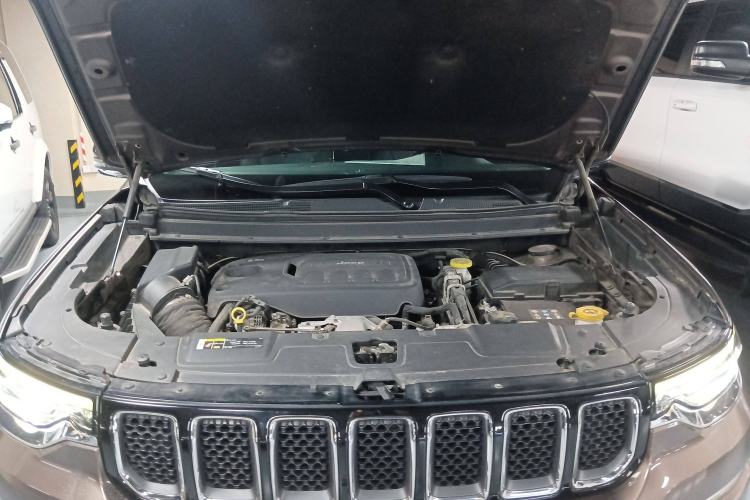 Used  Grand Commander 2018 2.0T Four-Wheel Drive Premium Navigation Version China V
