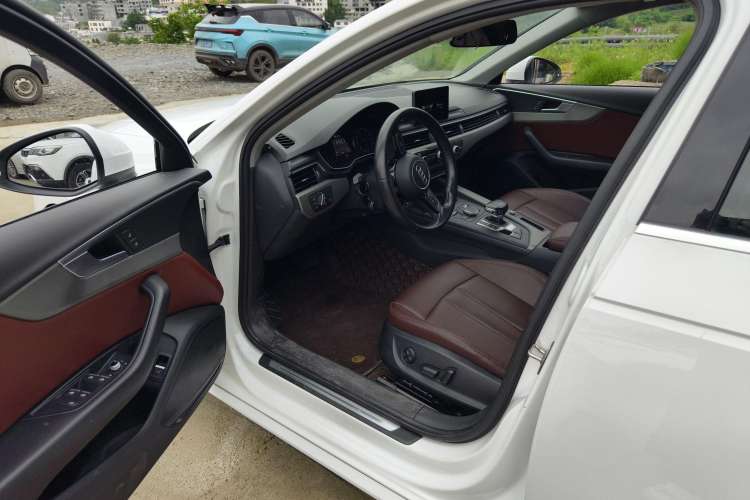 Used Audi A4L 2018 30th Anniversary Edition 30 TFSI Ambition Model
