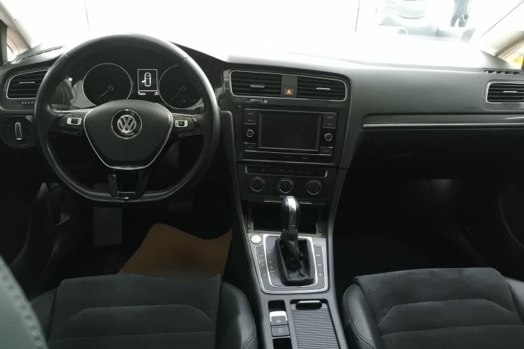 Used Volkswagen Golf 2018 230TSI Automatic Luxury Version
