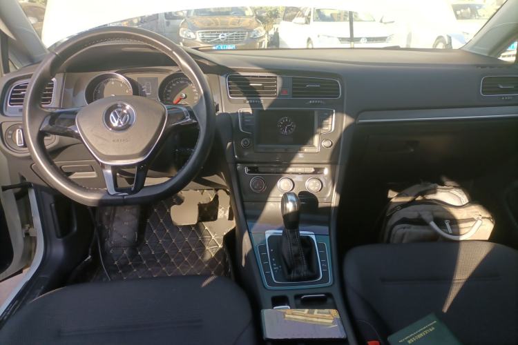 Used Volkswagen Golf 2017 1.6L Automatic Comfort Million-Vehicle Anniversary Edition
