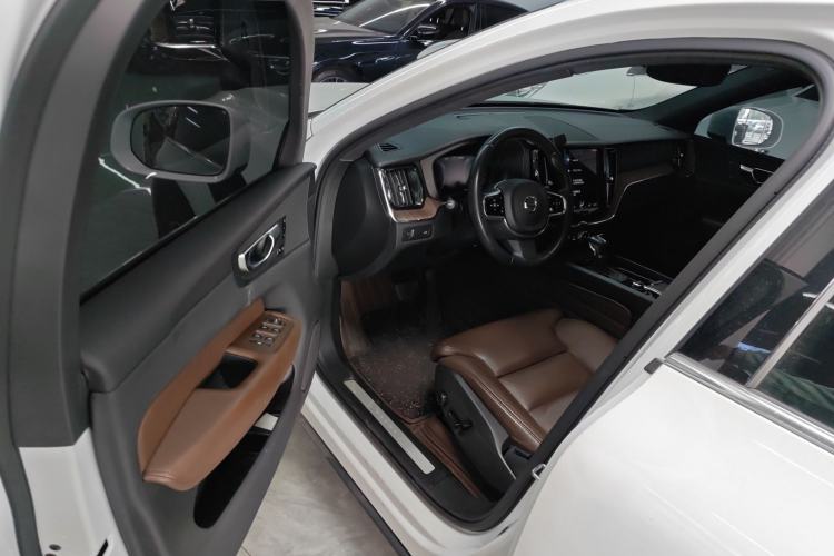 Used Volvo XC60 2021 T5 4x4 Smart Luxury Edition