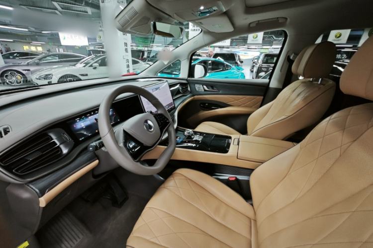 Used Denza D9 2022 DM-i 970 Four-Wheel Drive Prestige Model
