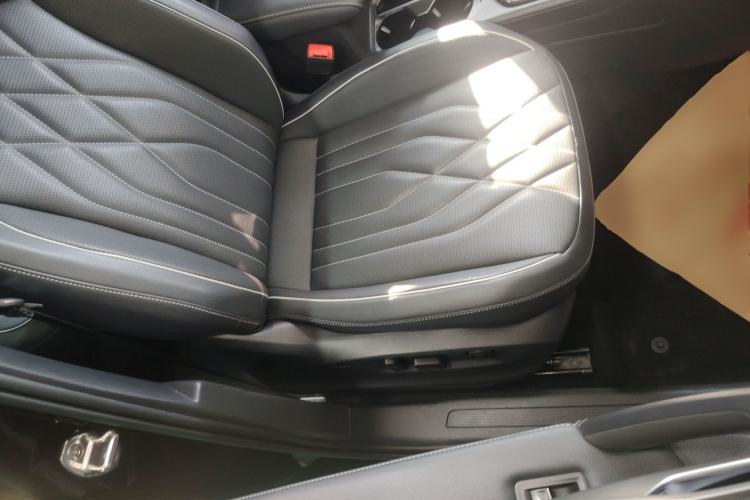 Used Volkswagen Tiguan L 2022 330TSI Automatic Two-Wheel Drive Smart Edition
