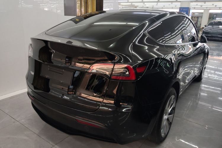 Used Tesla Model Y 2023 Long-Range All-Wheel-Drive Version
