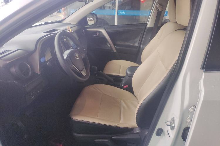 Used Toyota RAV4 2016 2.0L CVT Two-Wheel Drive Fashion Edition China V Standard
