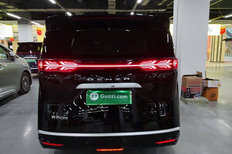 Used Denza D9 2024 DM-i 970 Luxury Model
