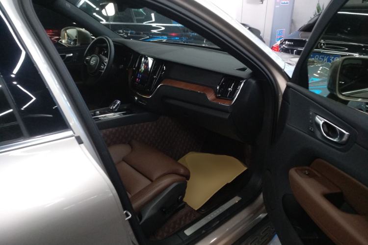 Used Volvo XC60 New Energy 2025 Plug-in Hybrid Long-Range All-Wheel Drive Smart & Luxurious Edition