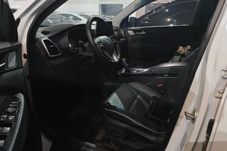 Used Hyundai Tucson 2020 280TGDi Two-Wheel-Drive GLS Fashion Edition China VI Standard
