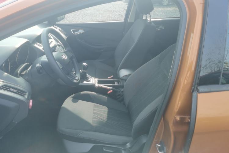 Used Ford Focus 2015 Hatchback 1.6L Manual Comfort Edition
