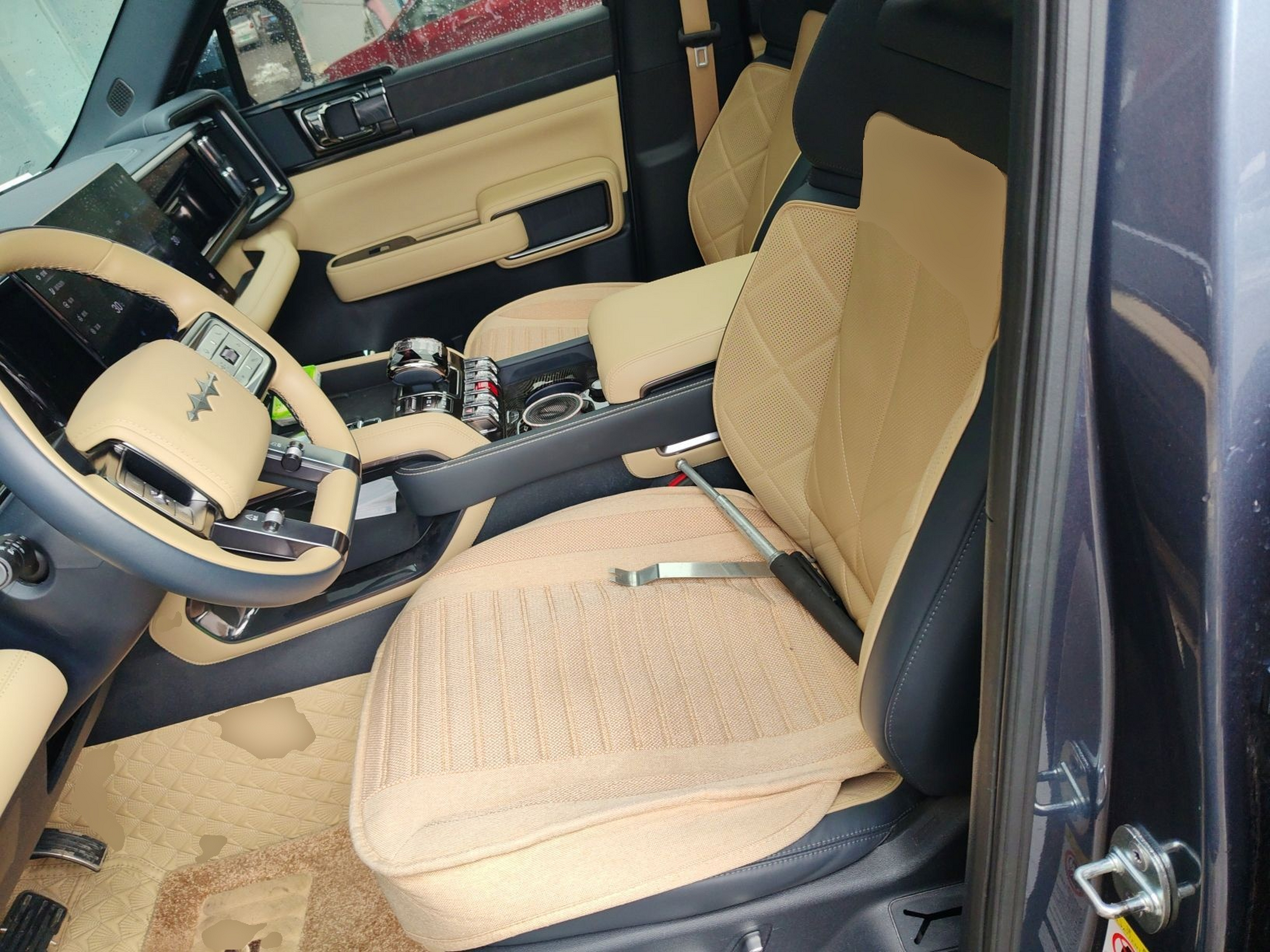 Переднее сиденье в автомобиле