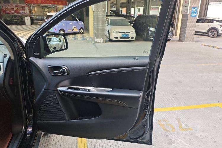 Used Dodge Journey 2013 2.4L Two-Wheel Drive Luxury Version
