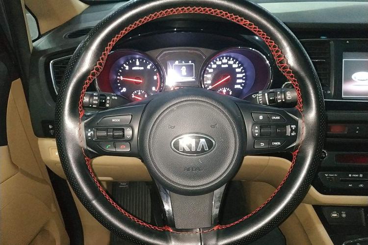 Used Kia Carnival 2015 2.2T Luxury Edition China IV
