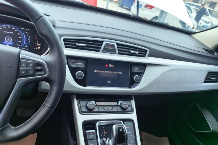 Used Geely Auto Emgrand X7 Sport 2020 1.8TD DCT Two-Wheel Drive Smart Connect 4G-Enabled Version
