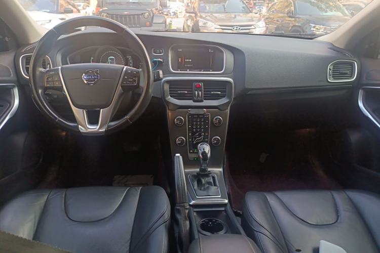 Used Volvo V40 2013 2.0T Zhiya Edition
