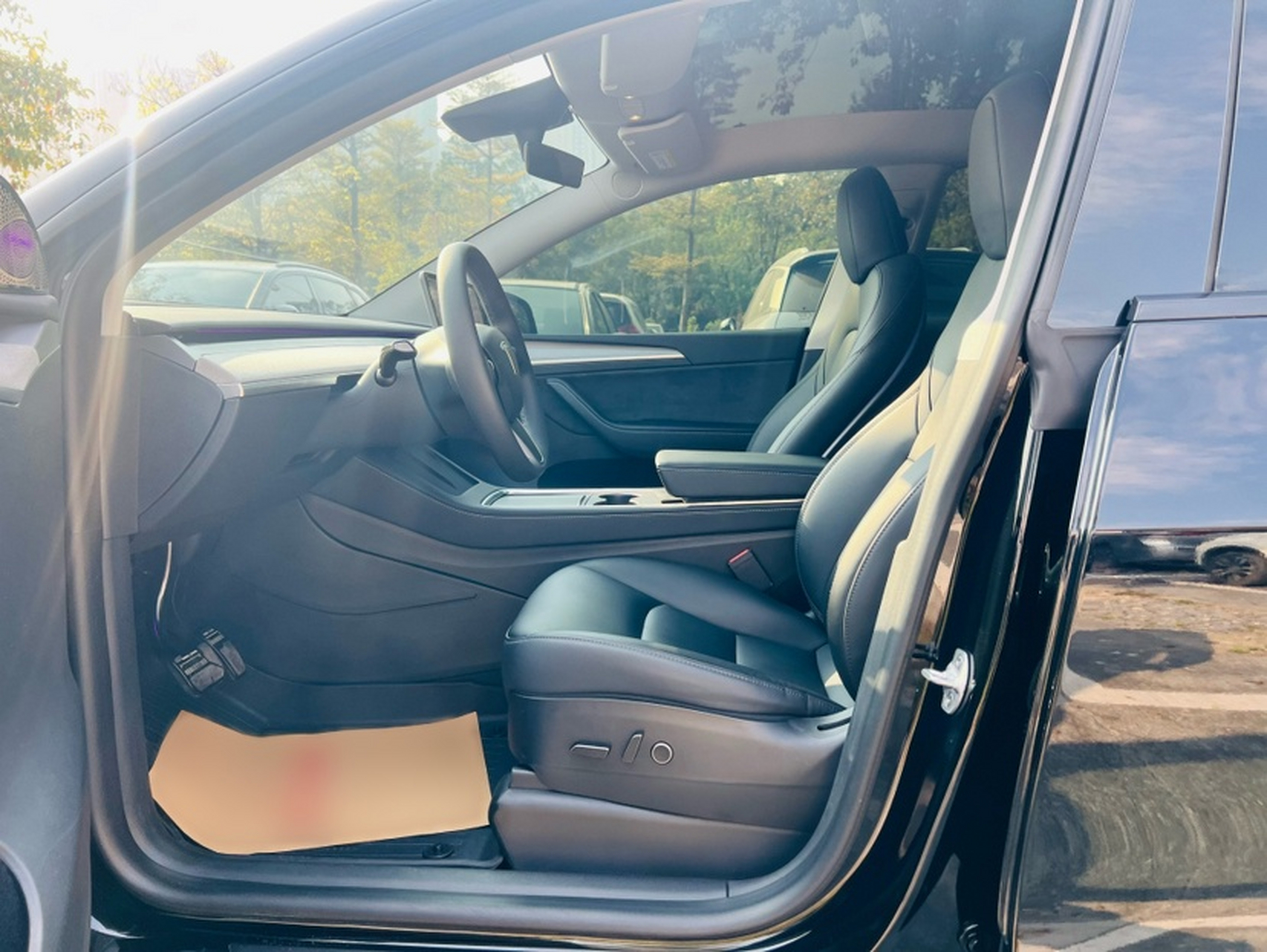 المقاعد الأمامية داخل السيارة