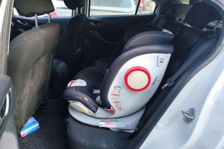 Used Mazda Mazda 3 Axela 2016 Hatchback 1.5L Automatic Luxury Model
