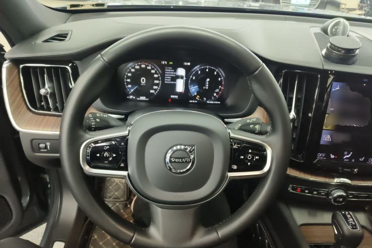 Used Volvo XC60 2021 T5 4x4 Smart Luxury Edition
