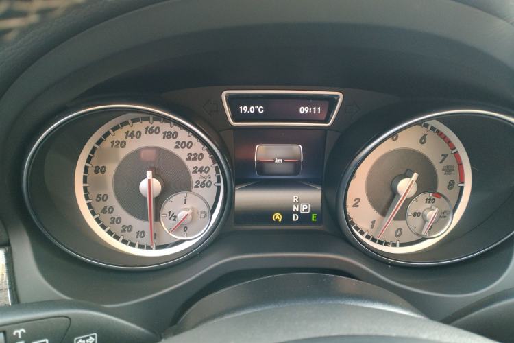 Used Mercedes-Benz GLA 2015 GLA 220 4MATIC Fashion Model
