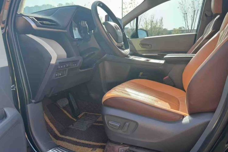 Used Toyota Sienna 2023 2.5L Hybrid Comfort Edition
