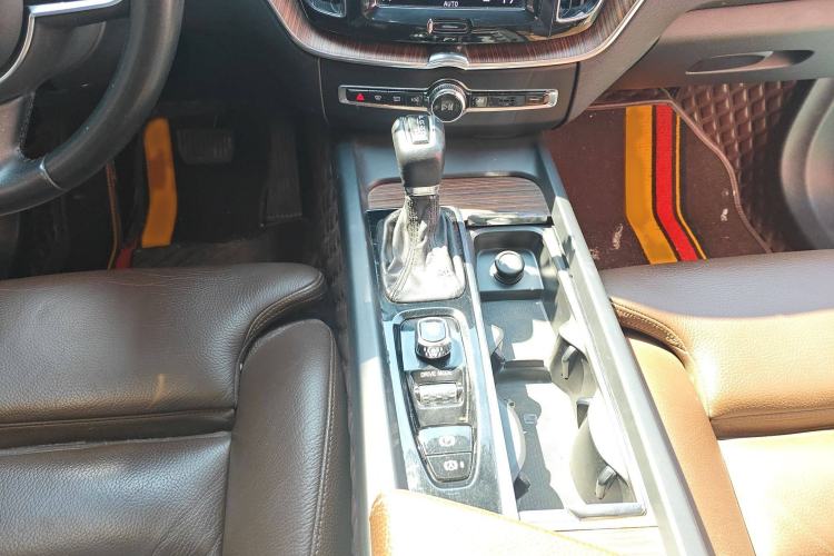 Used Volvo XC60 2021 T5 4x4 Smart Luxury Edition
